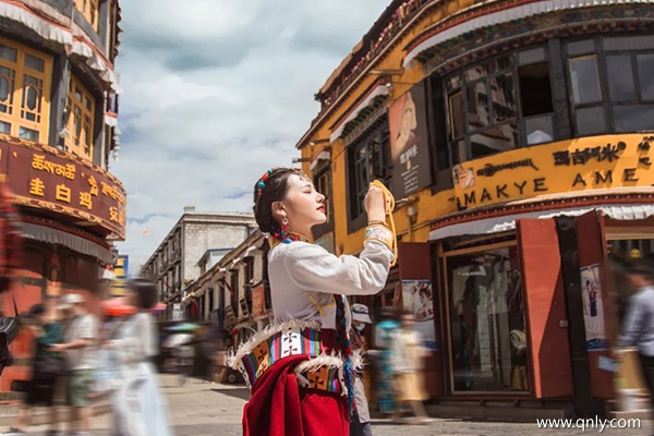 一家人去西藏旅游報團(tuán)7天大概要多少錢