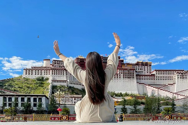 三個(gè)人去拉薩旅游大概需要多少錢
