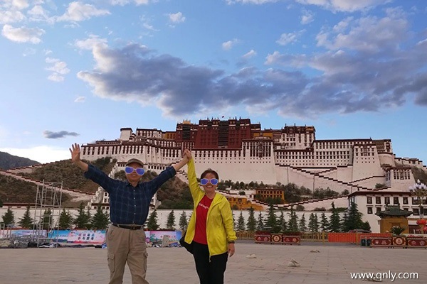 帶爸媽跟團(tuán)去西藏旅游玩一趟要準(zhǔn)備多少錢